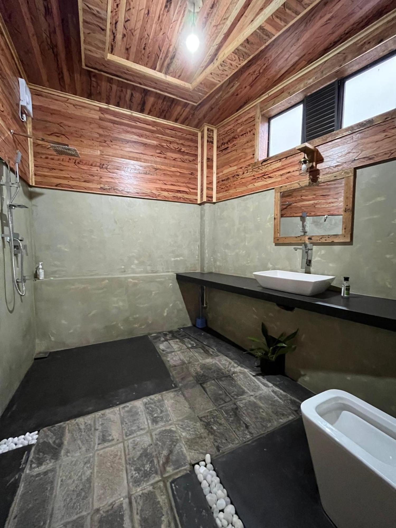Winwood Ella Hotel Bagian luar foto